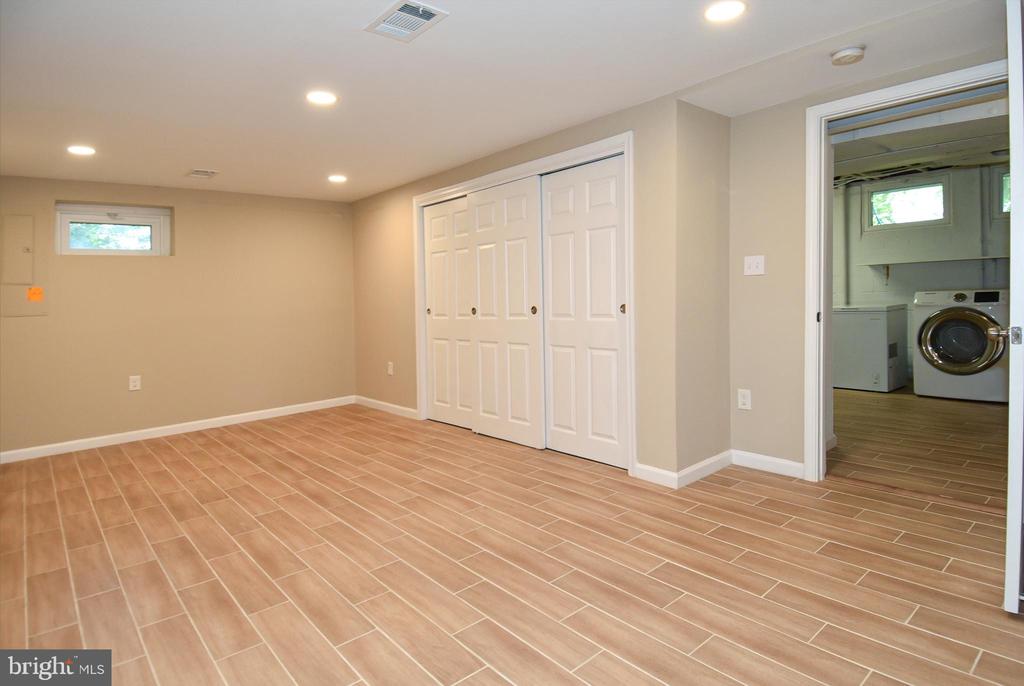 8328 SYRACUSE CIR