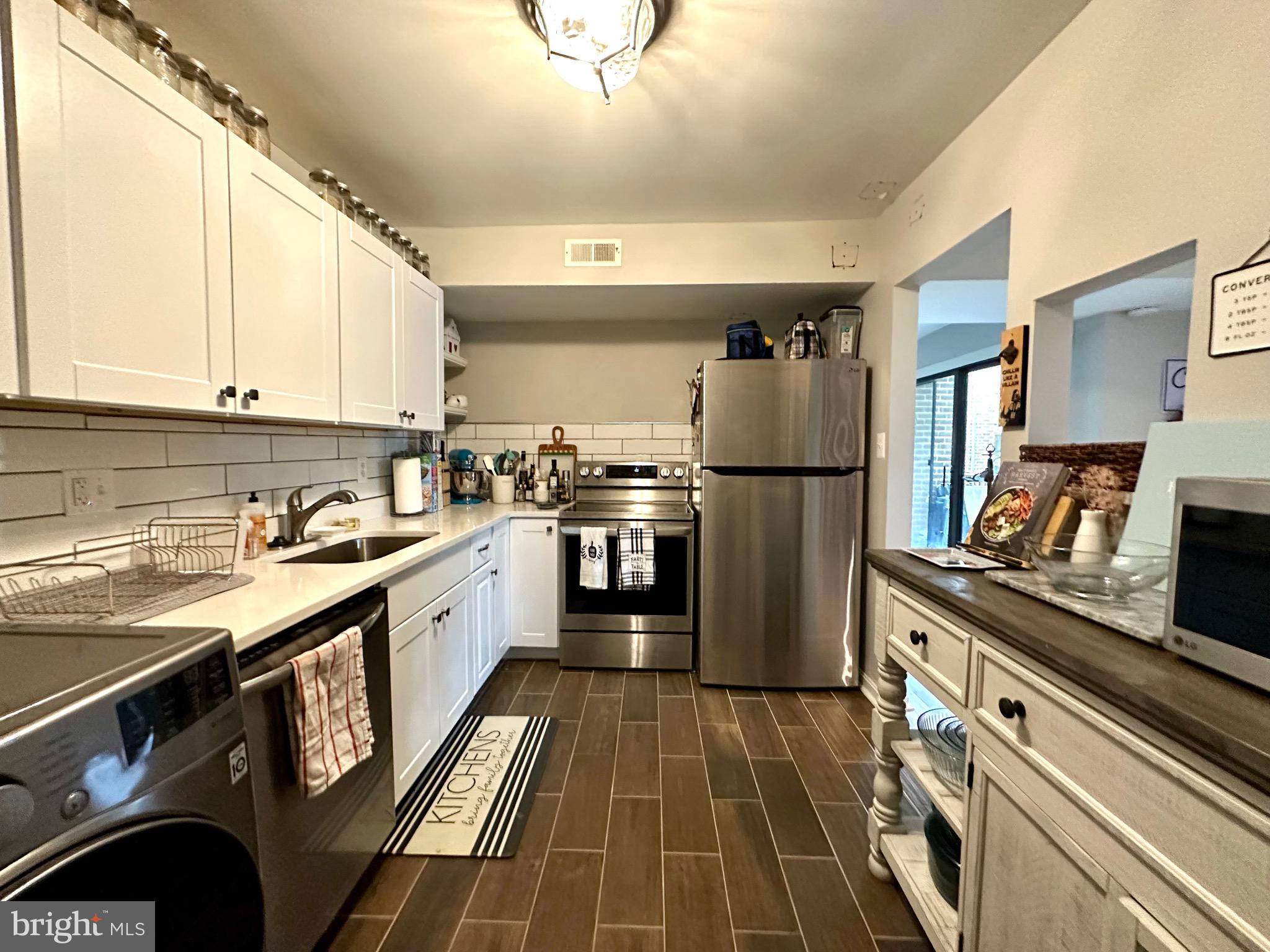 9715 Kings Crown Ct #102