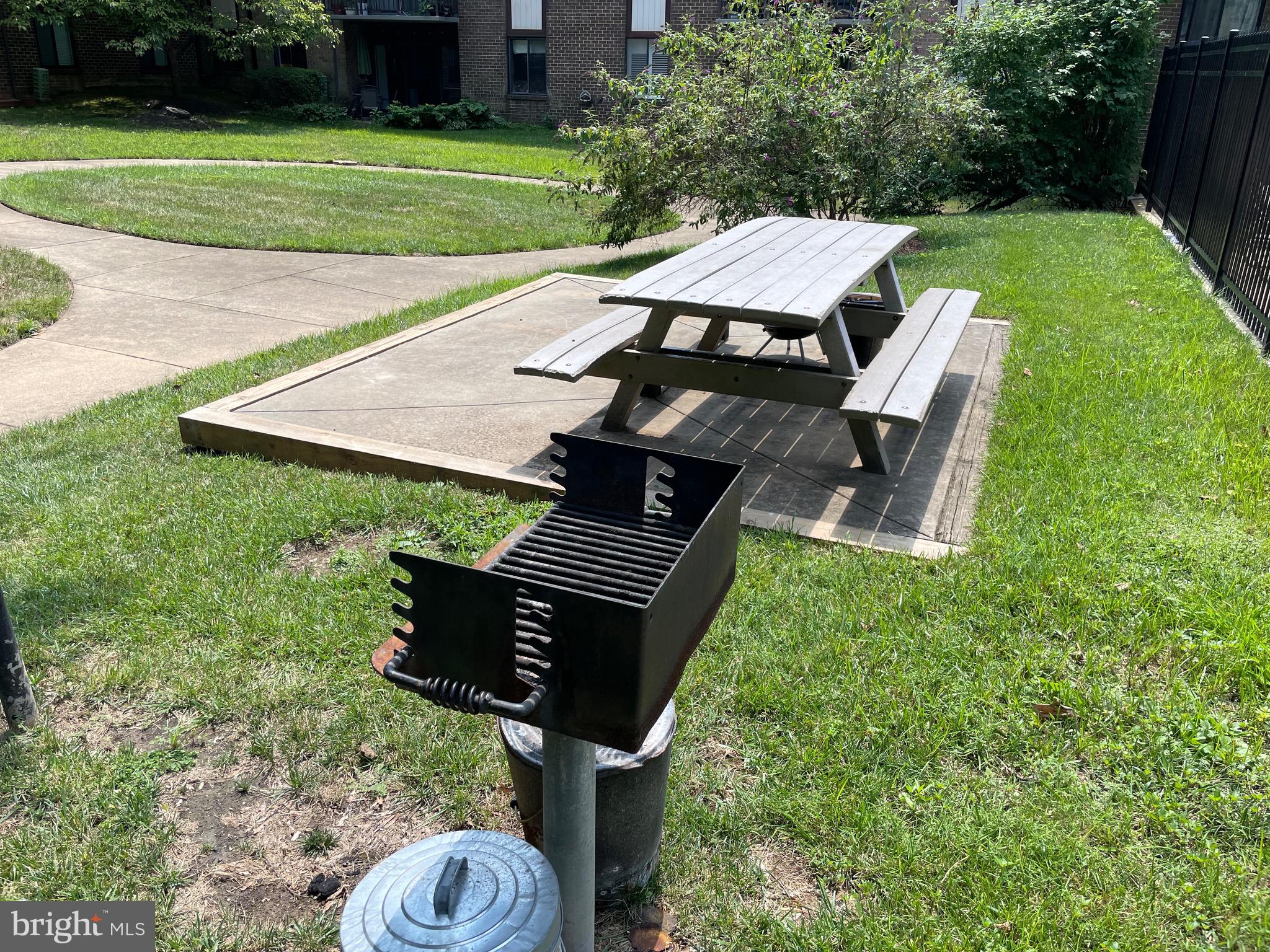 9715 Kings Crown Ct #102