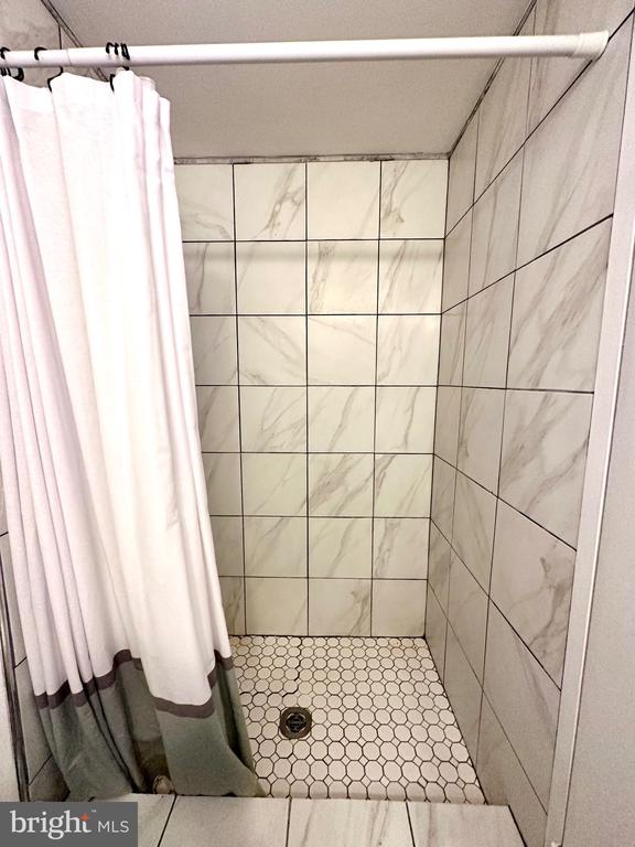 9715 Kings Crown Ct #102