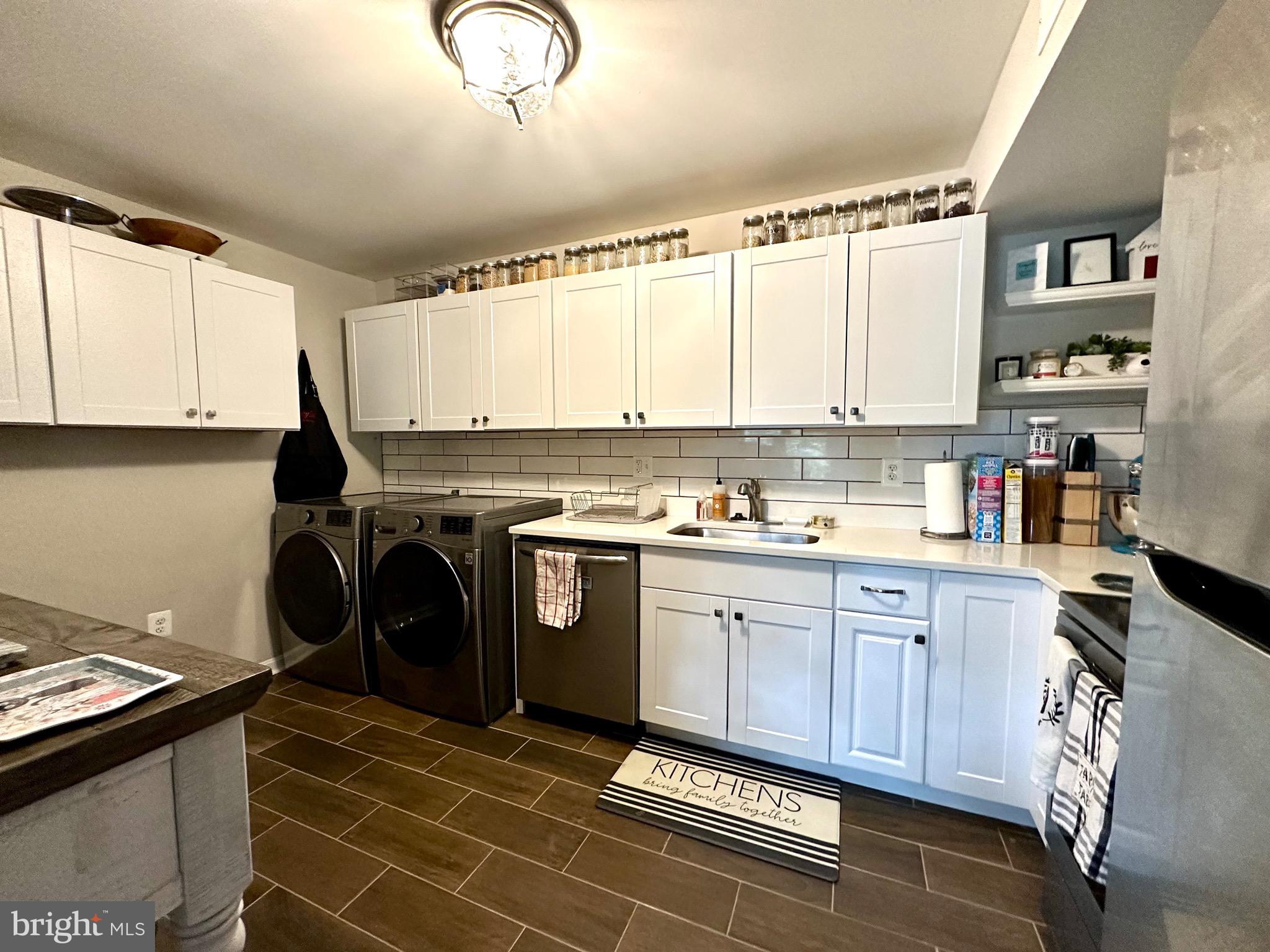 9715 Kings Crown Ct #102