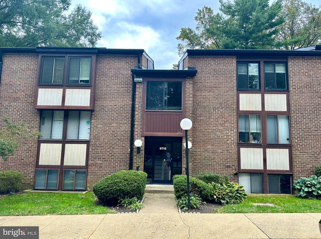 9715 Kings Crown Ct #102