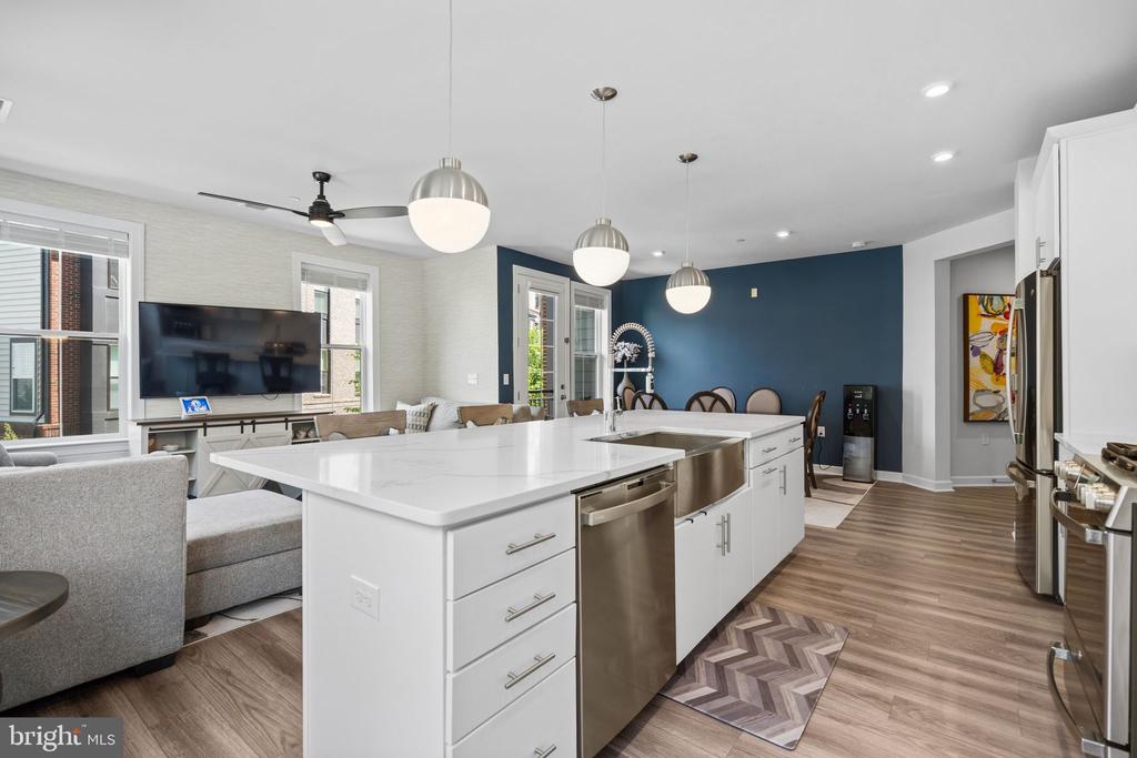 3925 FAIR RIDGE DRIVE 201