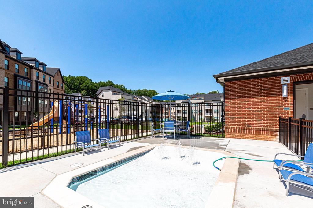 3925 FAIR RIDGE DRIVE 201