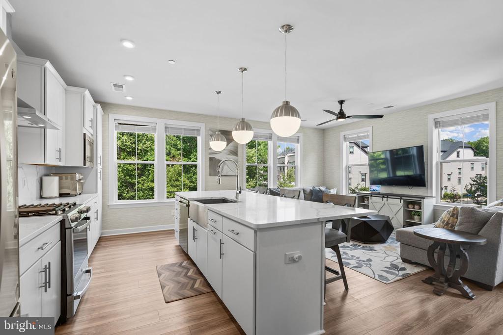 3925 FAIR RIDGE DRIVE 201