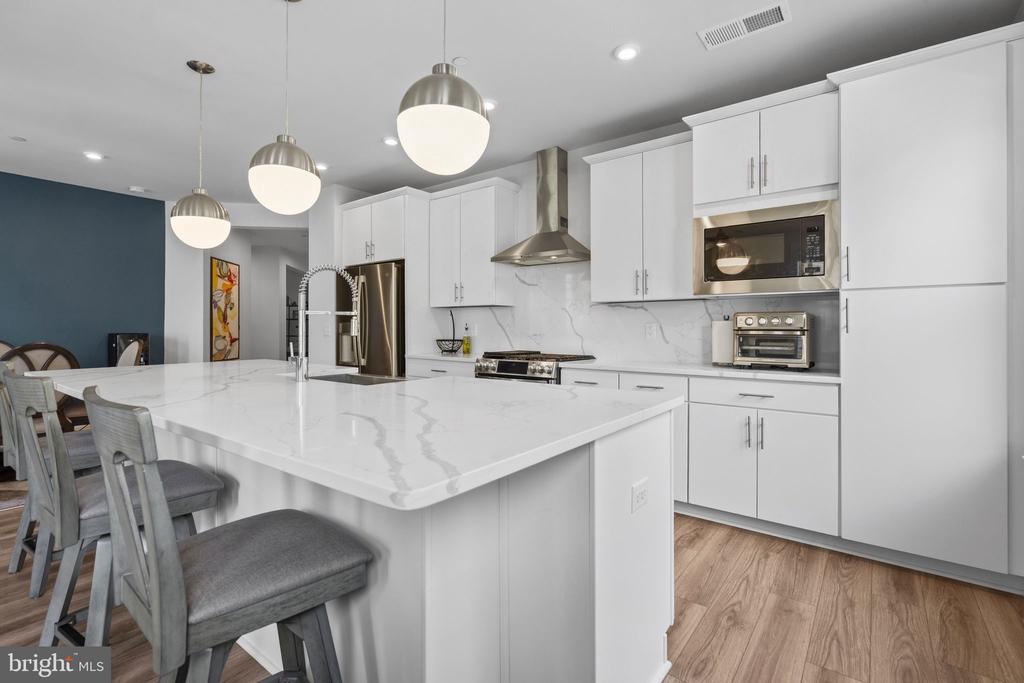 3925 FAIR RIDGE DRIVE 201
