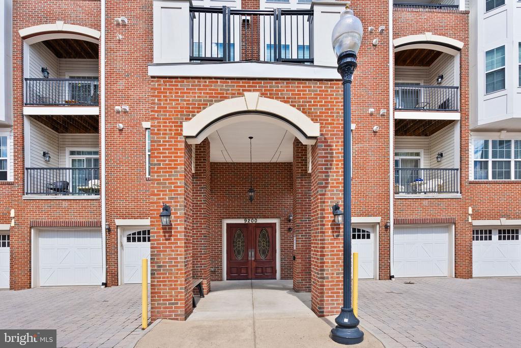 9200 Charleston Dr #401