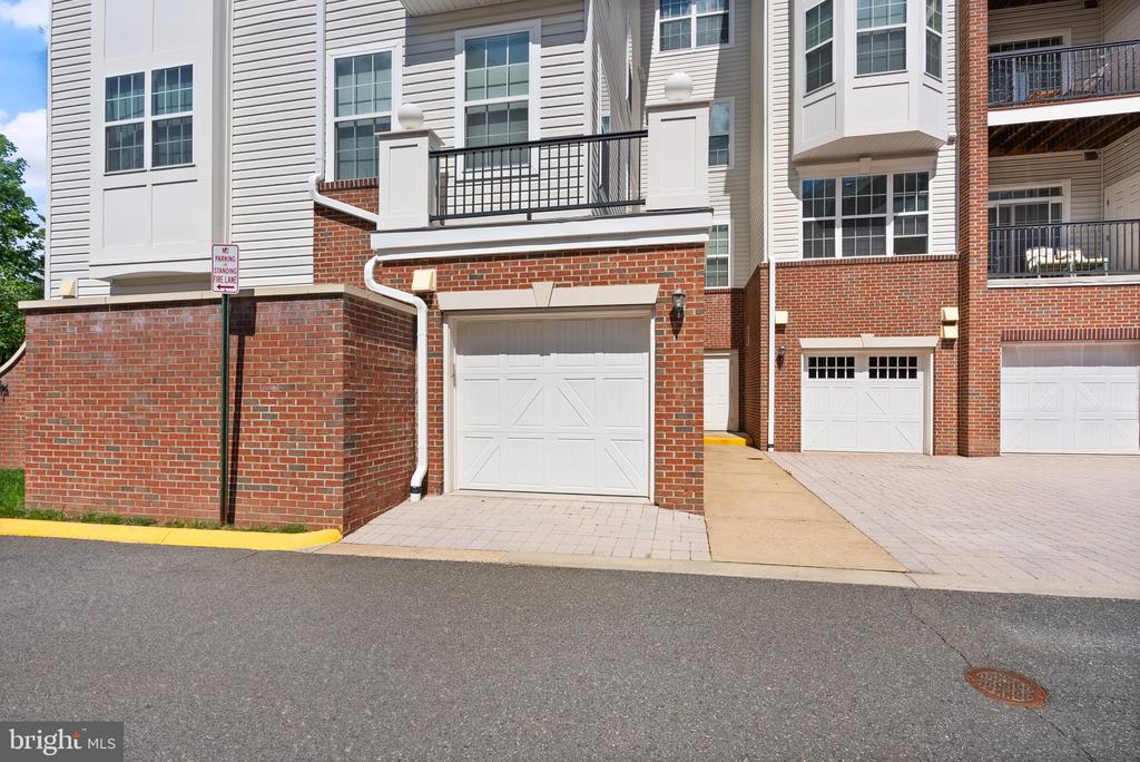 9200 Charleston Dr #401