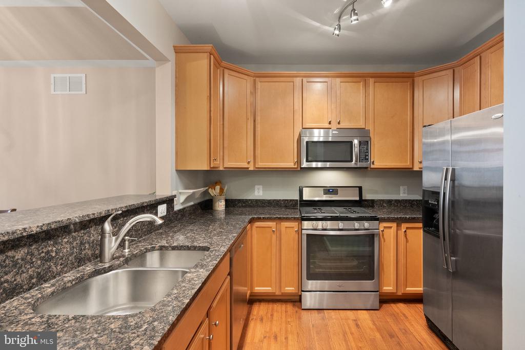 9200 Charleston Dr #401