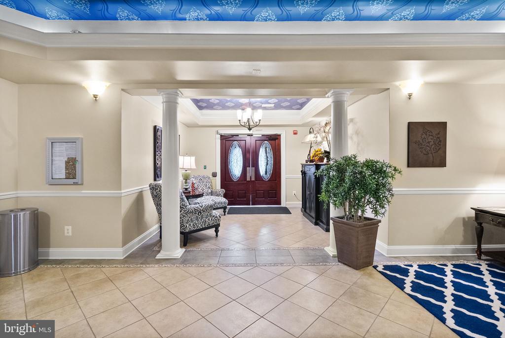 9200 Charleston Dr #401