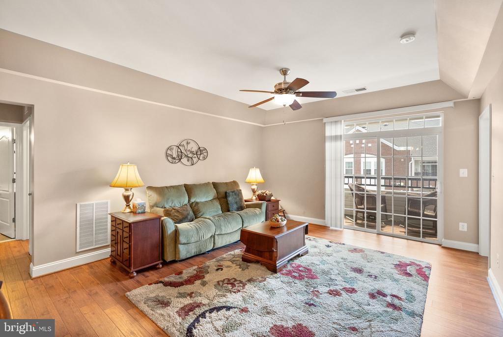 9200 Charleston Dr #401