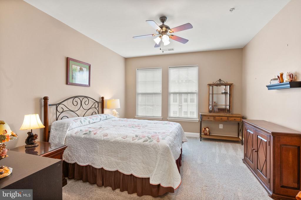 9200 Charleston Dr #401