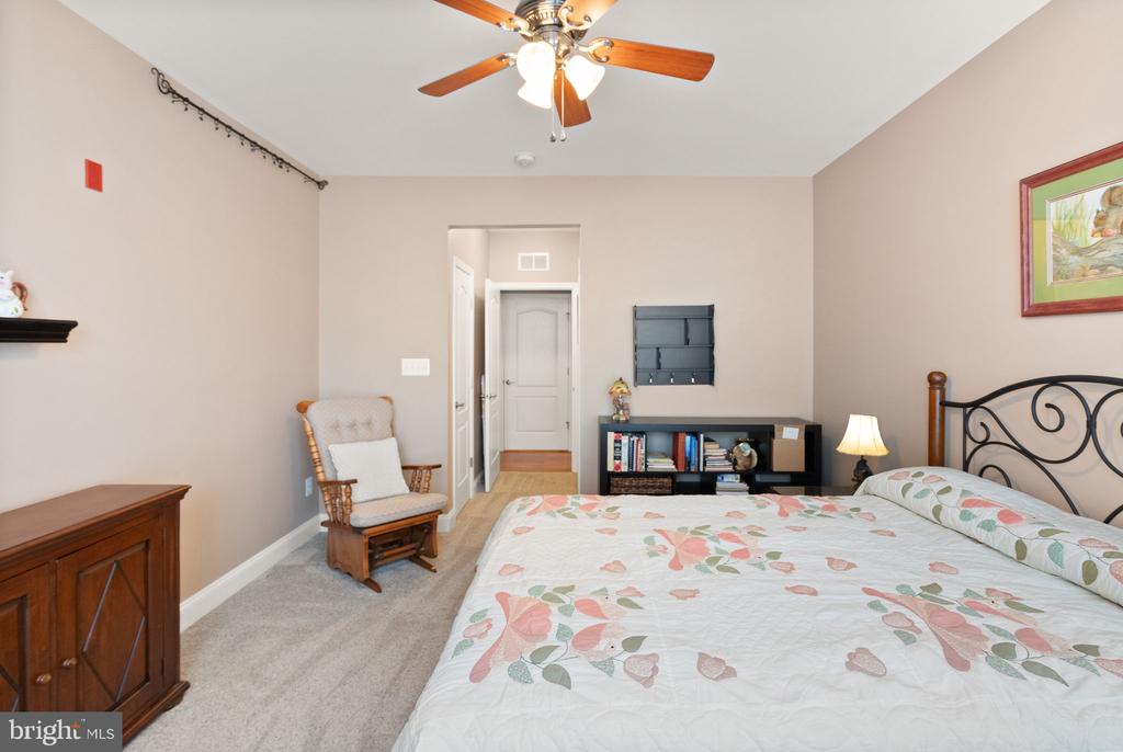 9200 Charleston Dr #401