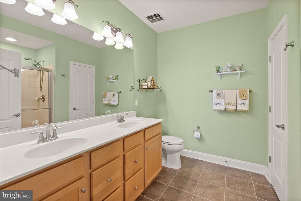 9200 Charleston Dr #401