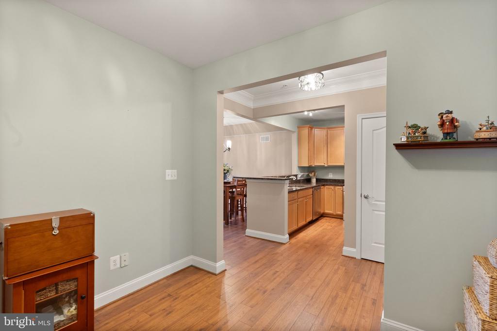 9200 Charleston Dr #401