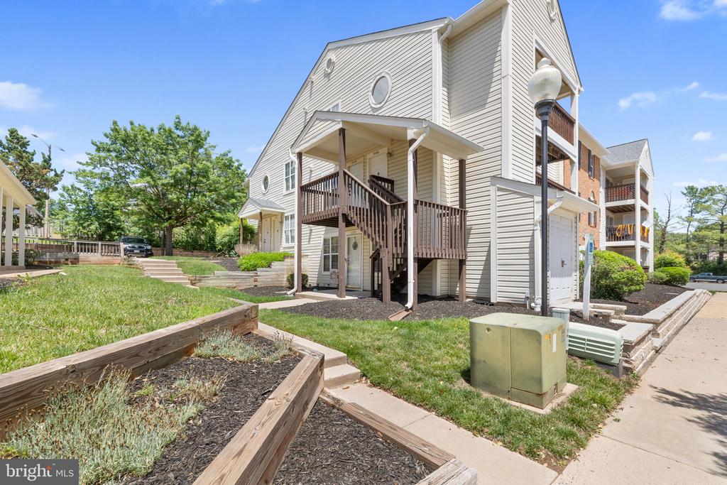 9393 SCARLET OAK DRIVE
