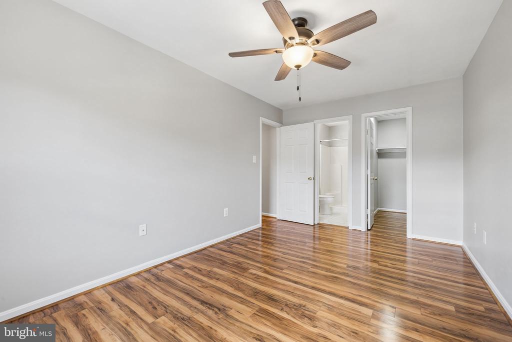 9393 SCARLET OAK DRIVE
