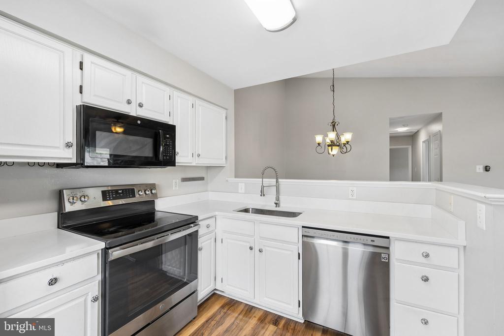 9393 SCARLET OAK DRIVE