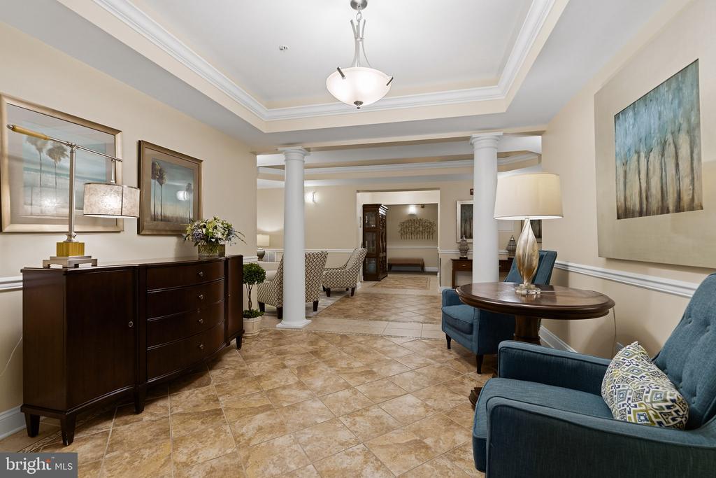 10275 FOUNTAIN CIRCLE Unit: 306