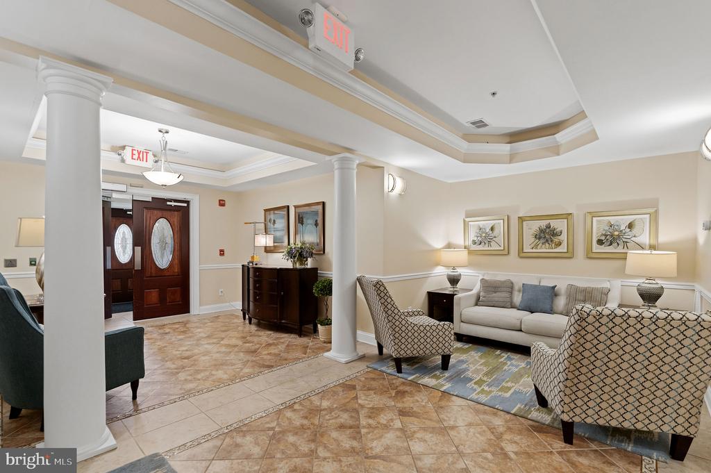 10275 FOUNTAIN CIRCLE Unit: 306