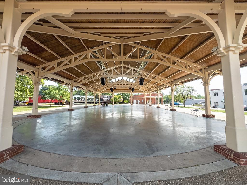 10275 FOUNTAIN CIRCLE Unit: 306
