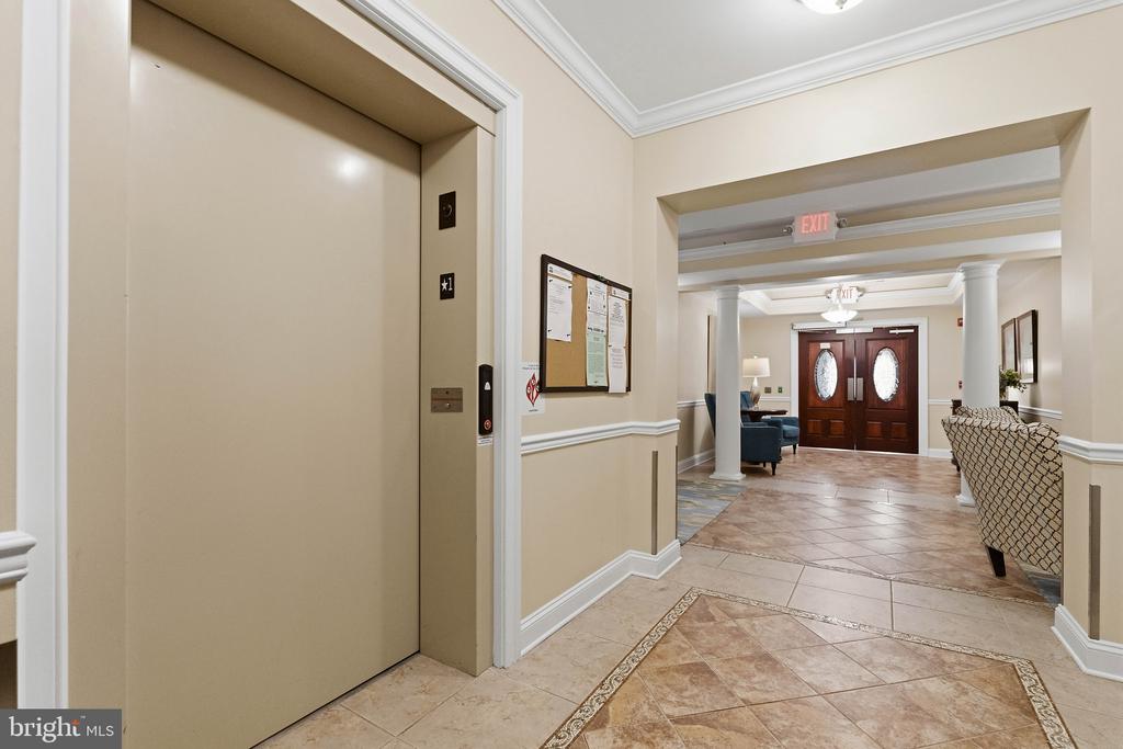 10275 FOUNTAIN CIRCLE Unit: 306