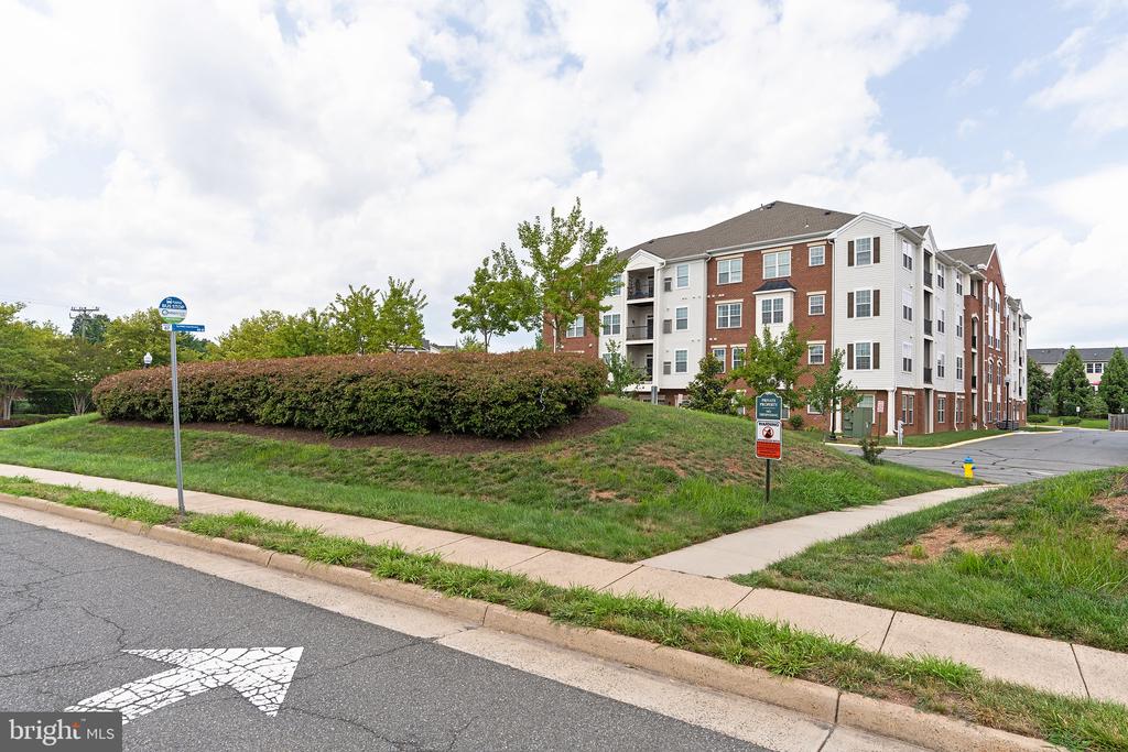 10275 FOUNTAIN CIRCLE Unit: 306