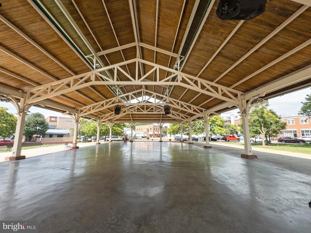 10275 FOUNTAIN CIRCLE Unit: 306