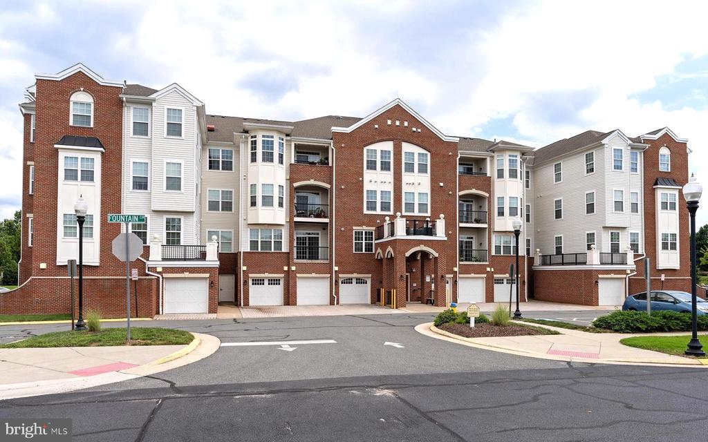 10275 FOUNTAIN CIRCLE Unit: 306