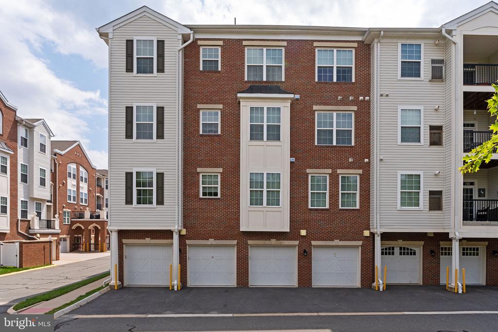 10275 FOUNTAIN CIRCLE Unit: 306