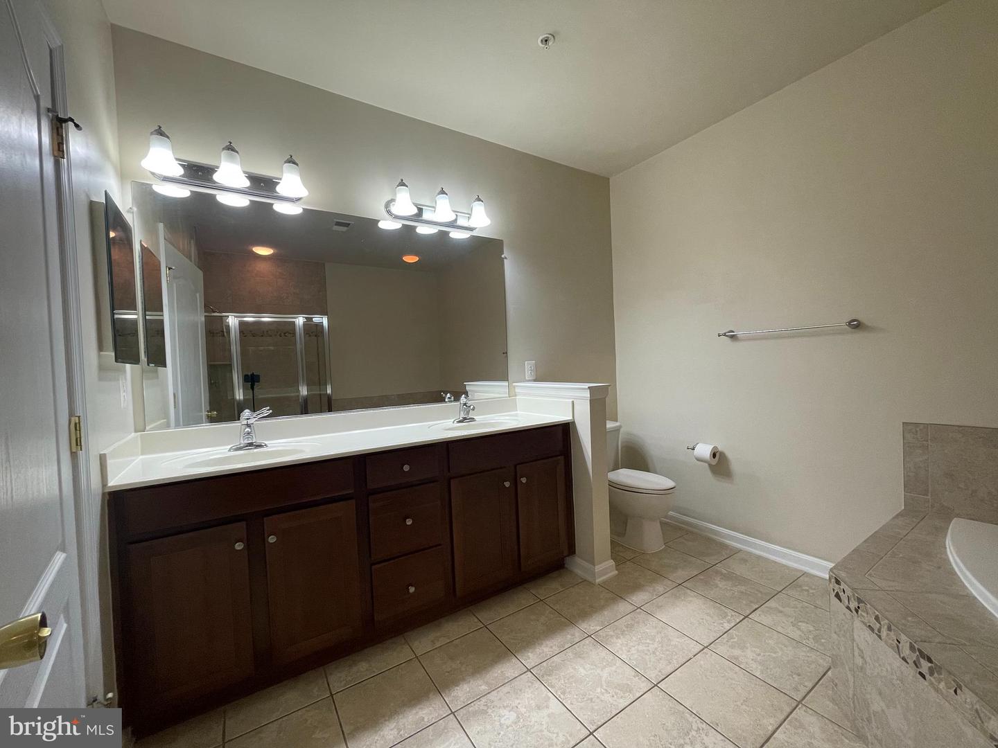 9720 Holmes Pl #Unit 407