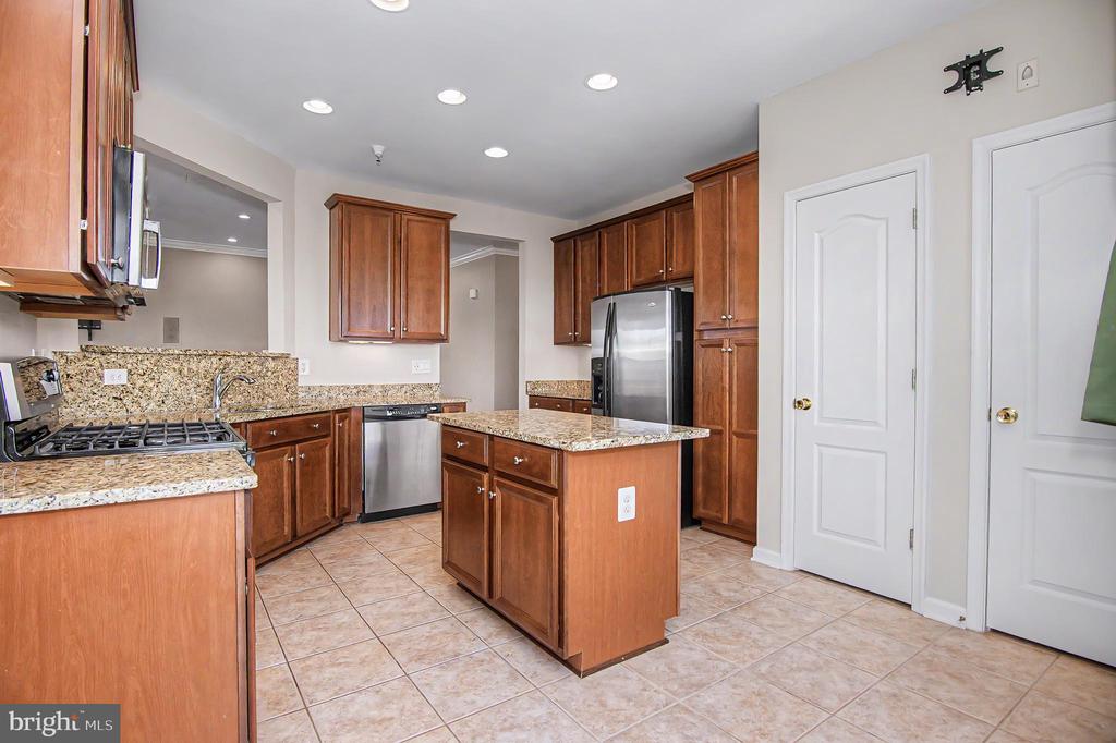 9713 HANDERSON PLACE UNIT 407