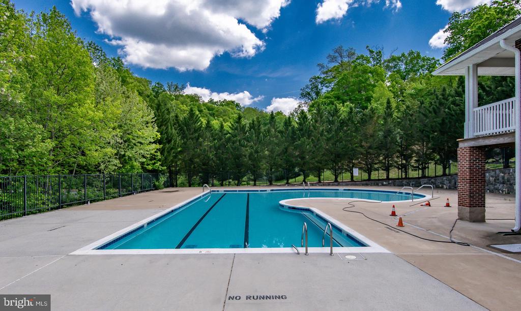 9713 HANDERSON PLACE UNIT 407
