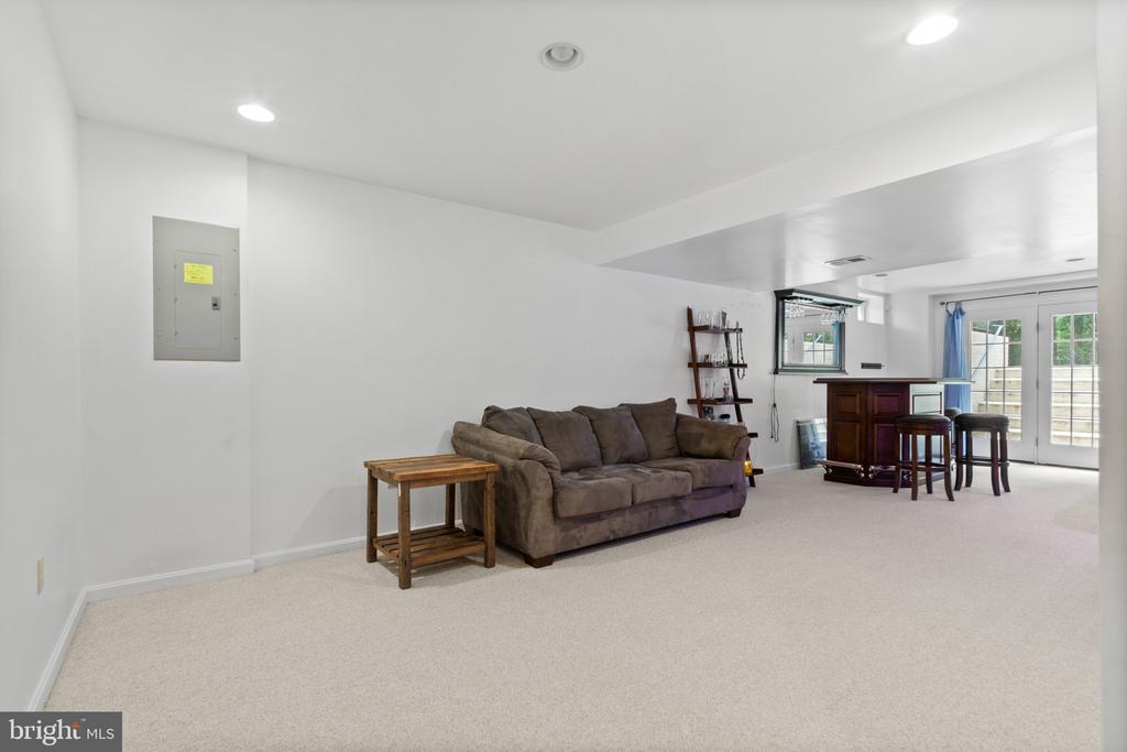 13246 Amblewood Dr