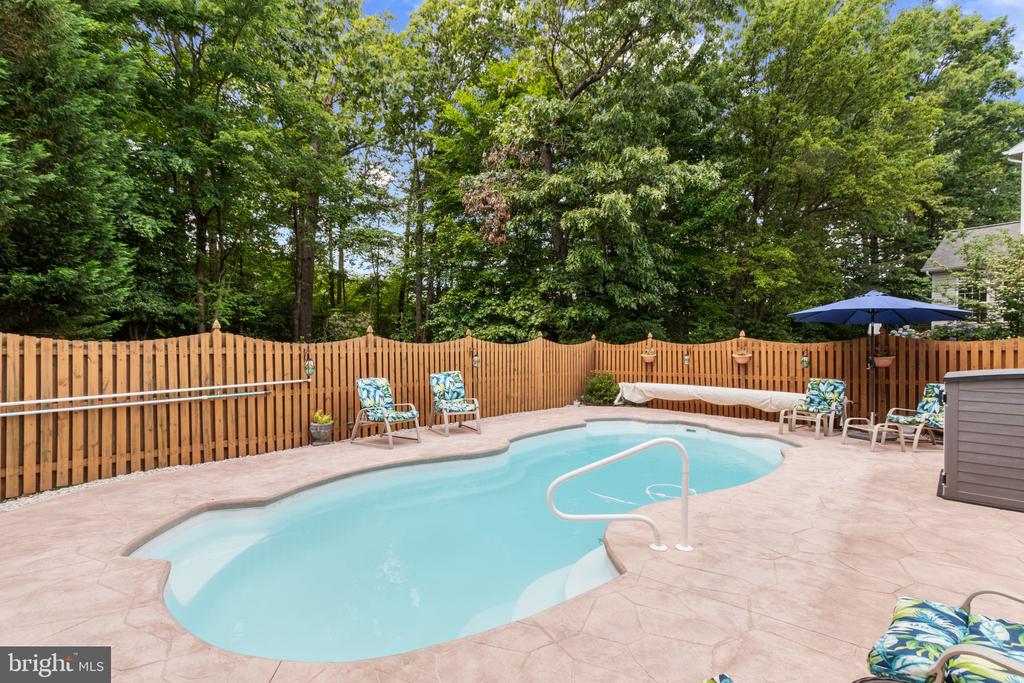 13246 Amblewood Dr
