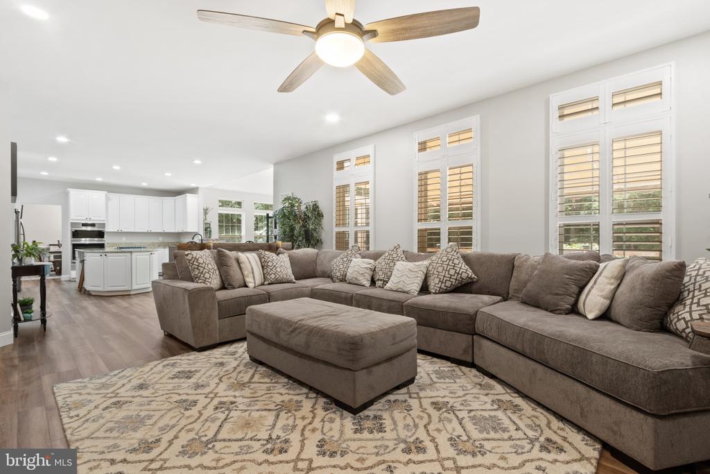 13246 Amblewood Dr