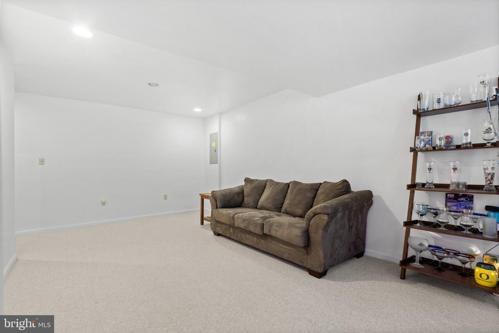 13246 Amblewood Dr