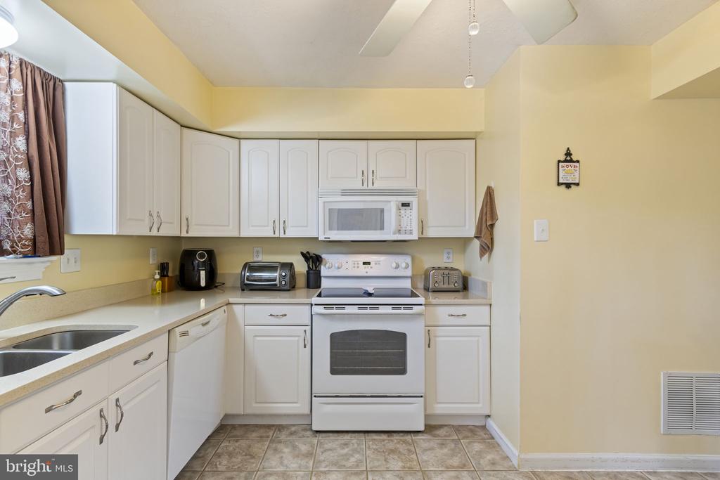 12228 Nutmeg Ct