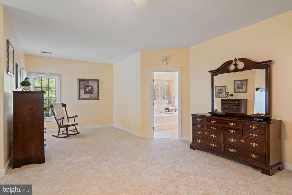 7858 Meadowgate Dr