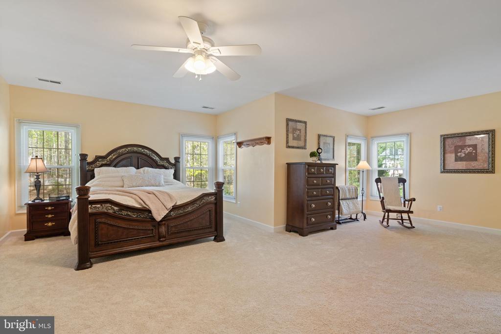 7858 Meadowgate Dr