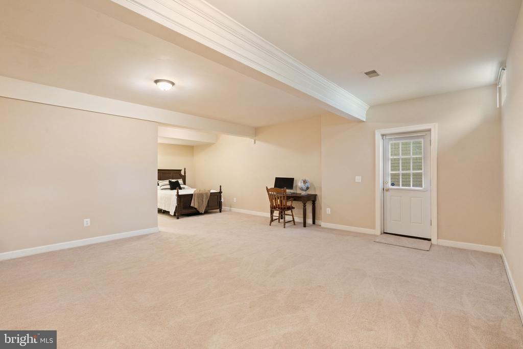7858 Meadowgate Dr