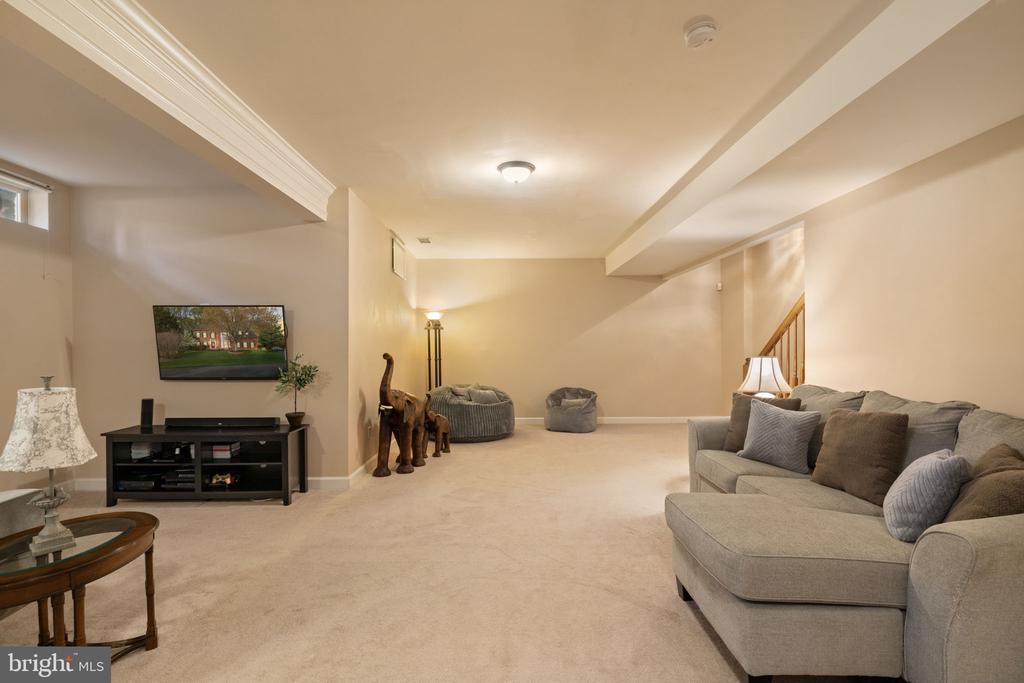 7858 Meadowgate Dr