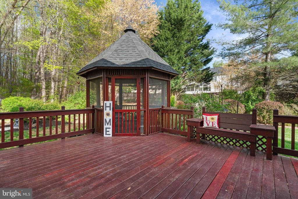 7858 Meadowgate Dr