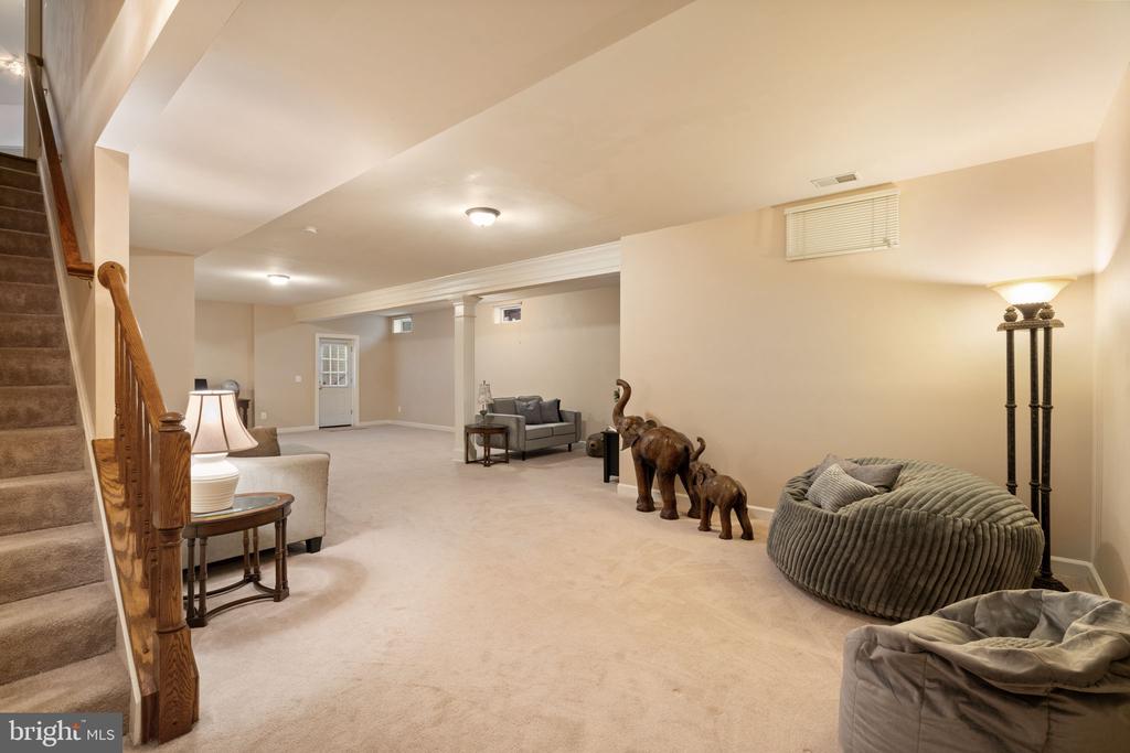7858 Meadowgate Dr