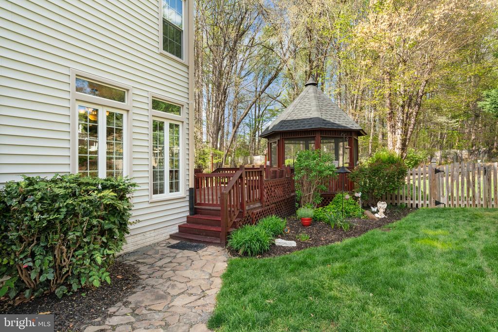 7858 Meadowgate Dr