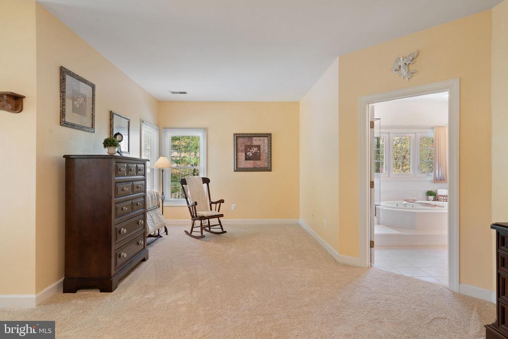 7858 Meadowgate Dr