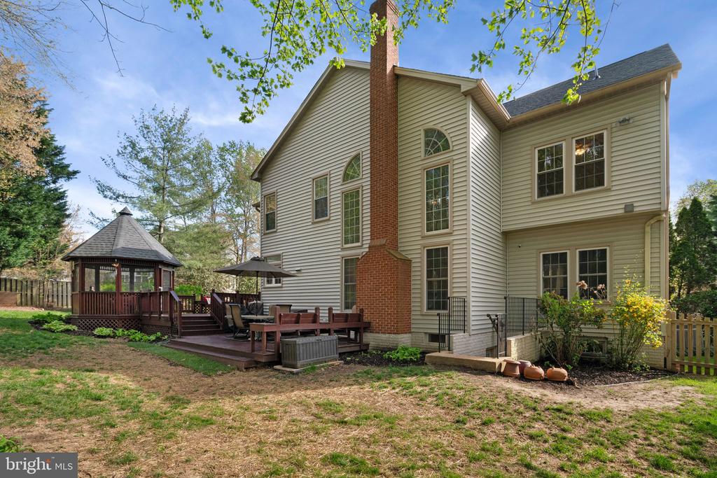 7858 Meadowgate Dr