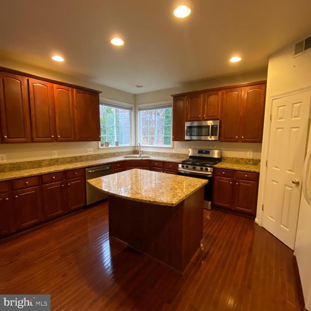 12098 PAPER BIRCH LN