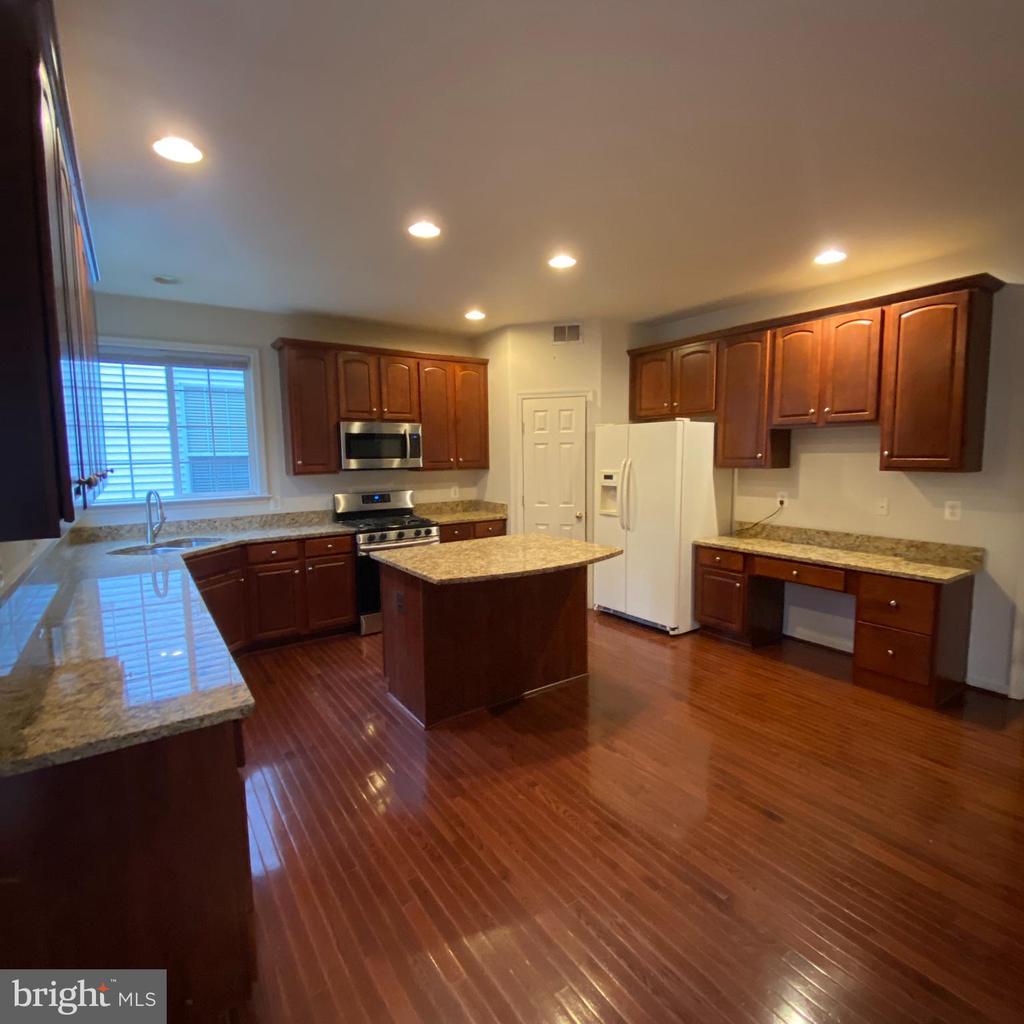 12098 PAPER BIRCH LN