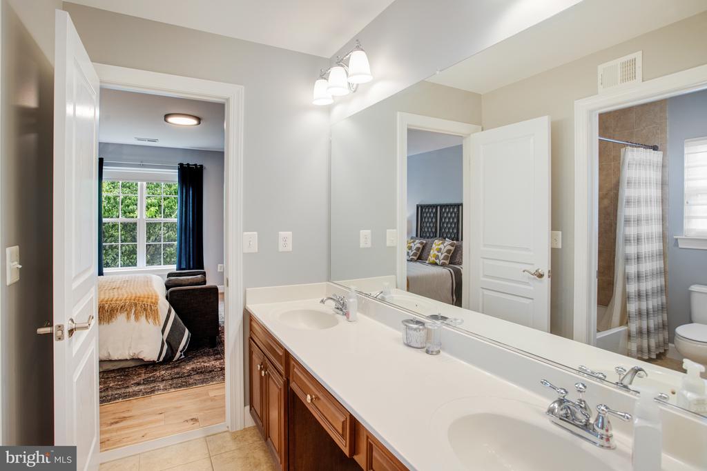 16340 Sandy Ridge Ct